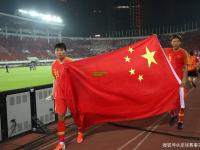 中国足球队精彩亮相，球技备受瞩目