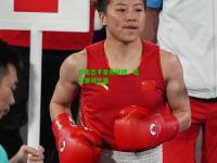 拳击选手奋勇拼搏，轻松晋级比赛