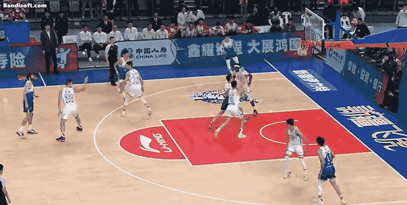 新疆男篮大胜对手，稳居前四