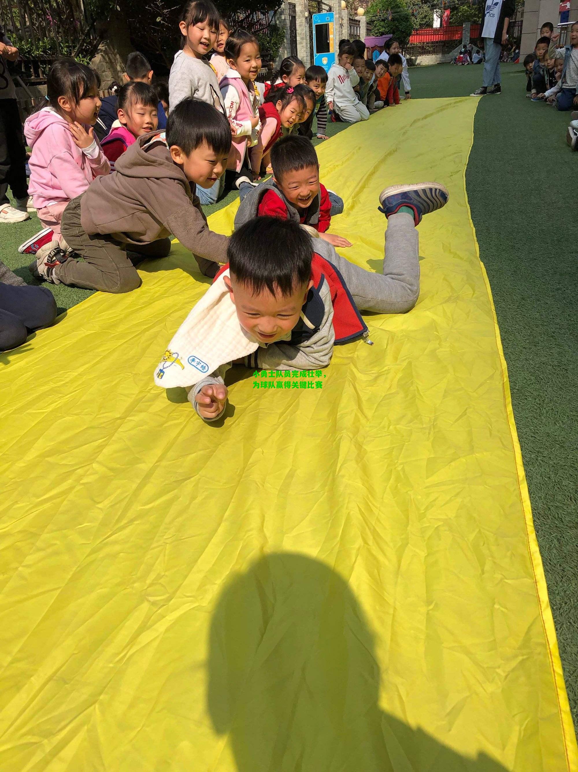 小勇士队员完成壮举，为球队赢得关键比赛